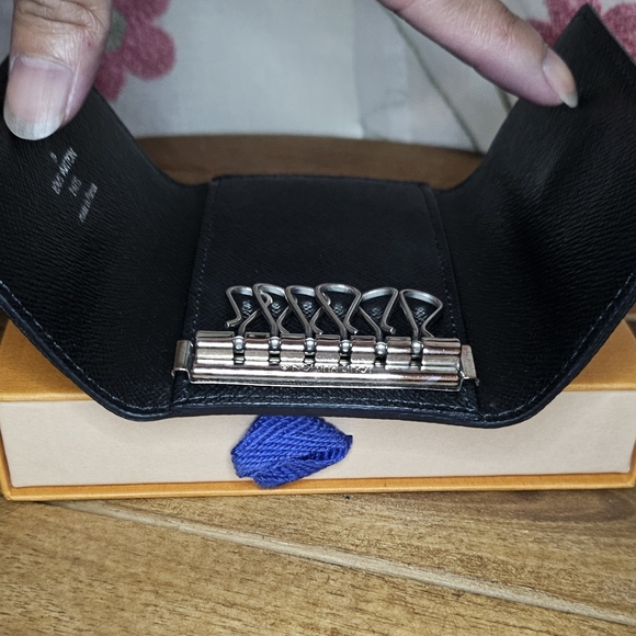 BUNDLE Mini Pochette Accessories and 6Key Multicles Wallet Louis Vuitton - Picture 6 of 14